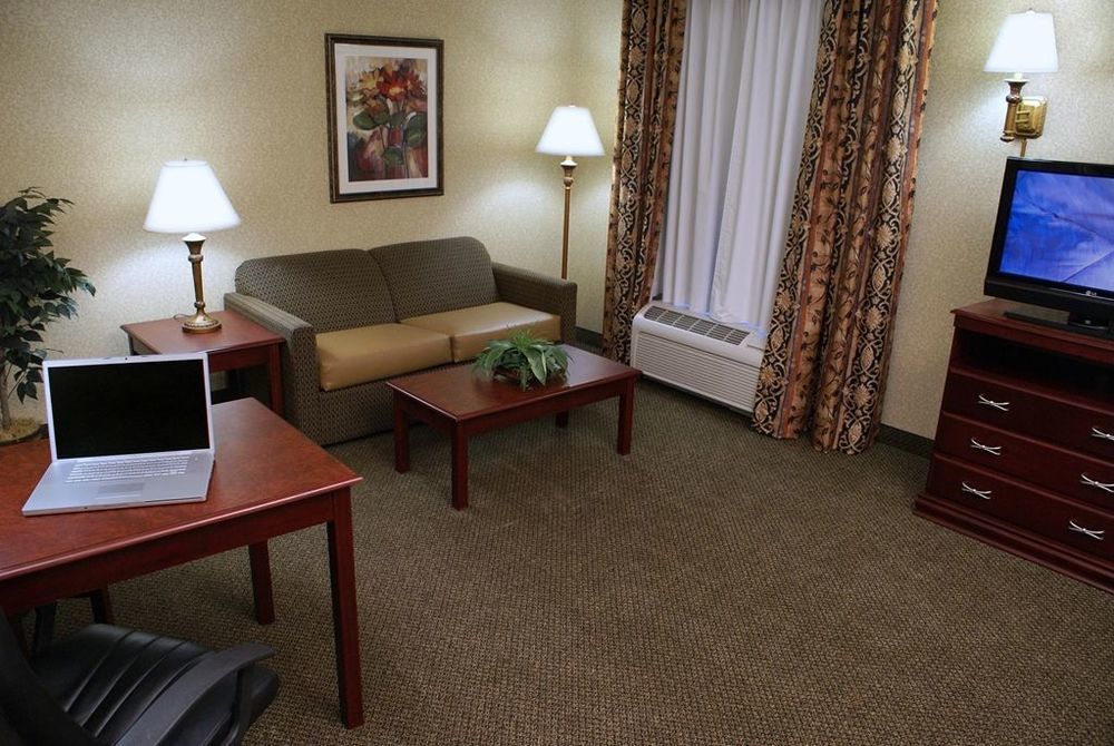 Hampton & Toledo-perrysburg Hotel 3*